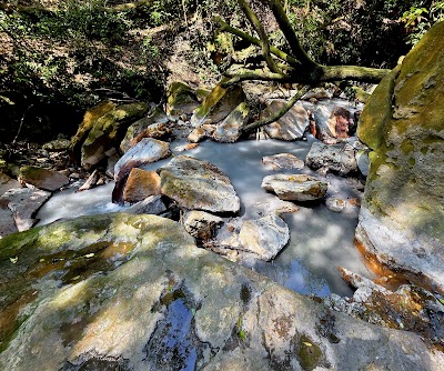 霧島温泉最古の岩風呂 目の湯